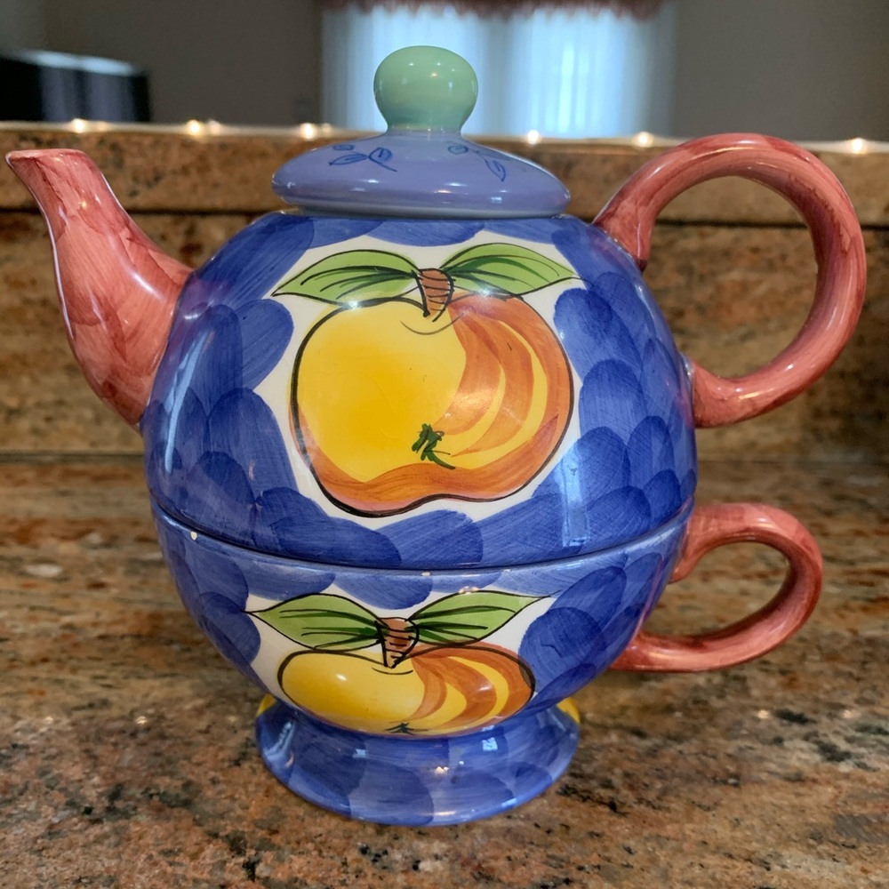 Tea pot